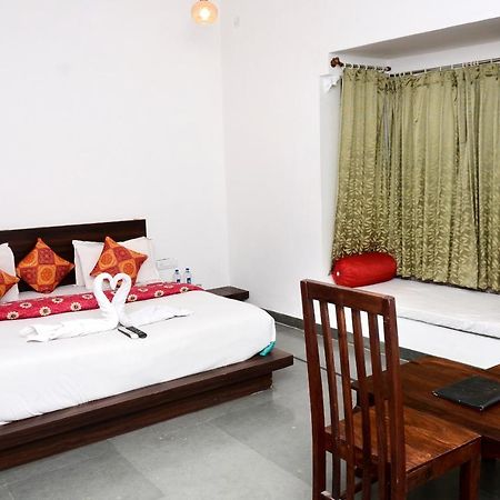 กุมภาล พาเลซ แอนด์ รีสอร์ต Hotel คัมบาลกาห์ ภายนอก รูปภาพ