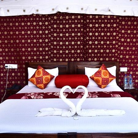กุมภาล พาเลซ แอนด์ รีสอร์ต Hotel คัมบาลกาห์ ภายนอก รูปภาพ