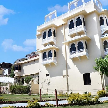 กุมภาล พาเลซ แอนด์ รีสอร์ต Hotel คัมบาลกาห์ ภายนอก รูปภาพ
