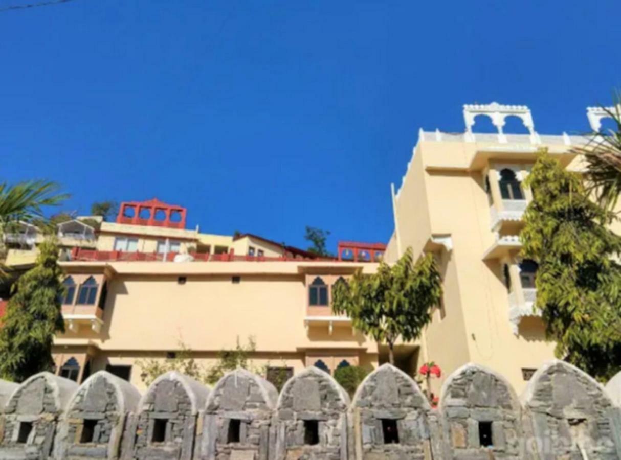 กุมภาล พาเลซ แอนด์ รีสอร์ต Hotel คัมบาลกาห์ ภายนอก รูปภาพ