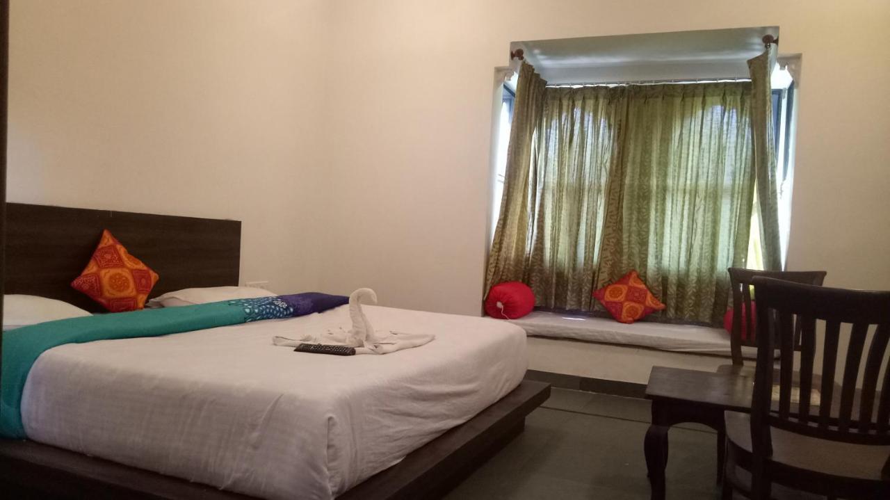 กุมภาล พาเลซ แอนด์ รีสอร์ต Hotel คัมบาลกาห์ ภายนอก รูปภาพ
