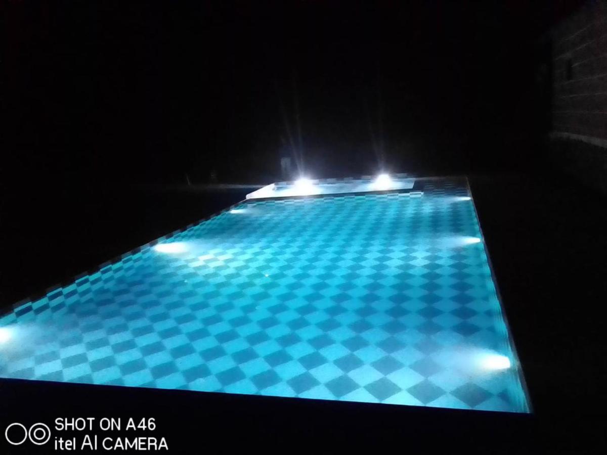 กุมภาล พาเลซ แอนด์ รีสอร์ต Hotel คัมบาลกาห์ ภายนอก รูปภาพ