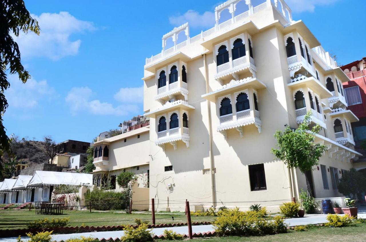 กุมภาล พาเลซ แอนด์ รีสอร์ต Hotel คัมบาลกาห์ ภายนอก รูปภาพ