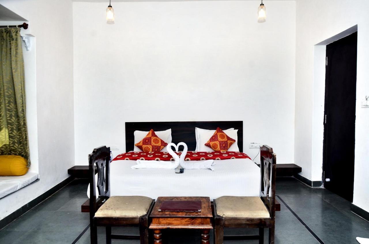 กุมภาล พาเลซ แอนด์ รีสอร์ต Hotel คัมบาลกาห์ ภายนอก รูปภาพ