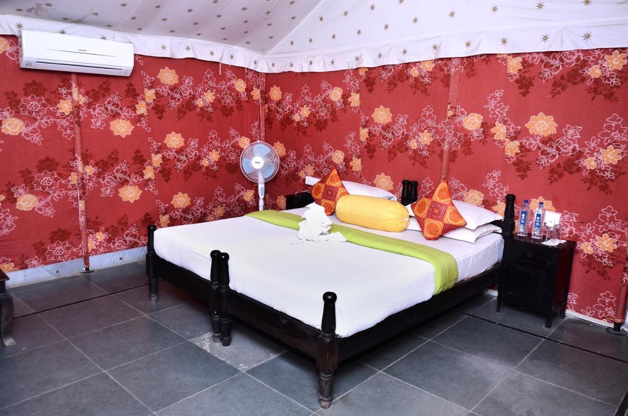กุมภาล พาเลซ แอนด์ รีสอร์ต Hotel คัมบาลกาห์ ภายนอก รูปภาพ